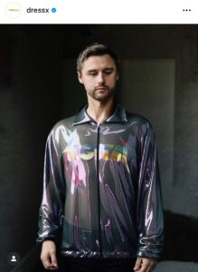 Андрей Дороничев в куртке DressX